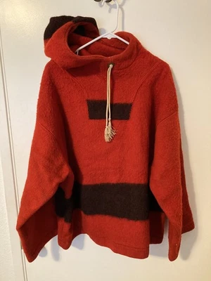 Abrigo con capucha de lana roja manta punto de Bay Company de colección de HUDSON  Foto 1 de 4