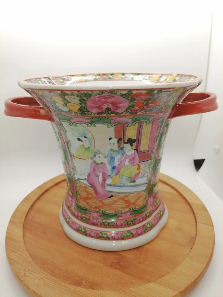 Jarrón antiguo de porcelana Cantón con asas, hecho en China a mediados del siglo XX Foto 1 de 4