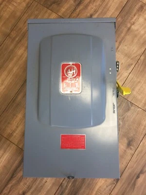 ARROW HART 24499R HEAVY DUTY SWITCH NON-FUSIBLE 200AMP 600VAC 50HP 3PH 3 POLES - Image 1 of 4