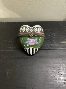 ceramic heart shaped hinged trinket box - Picture 1 of 6