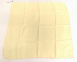 Quadratische Leinen Tischdecke Vintage gelb & weiß Häkelkante Teetuch Karte sehr guter Zustand - Bild 1 von 9