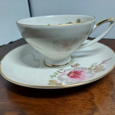 Taza y platillo de té de porcelana bávara Alka Kunst de colección, patrón floral/borde dorado,  Foto 1 de 4