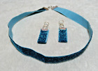 Ensemble collier et boucles d'oreilles ruban bleu paillettes
