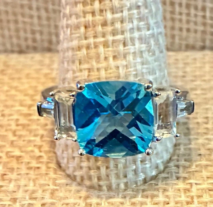 Anillo 10 KT Oro Blanco TOPACIO AZUL SUIZO 4.0 ct Topacio Blanco Acentos Talla 7 Foto 1 de 4