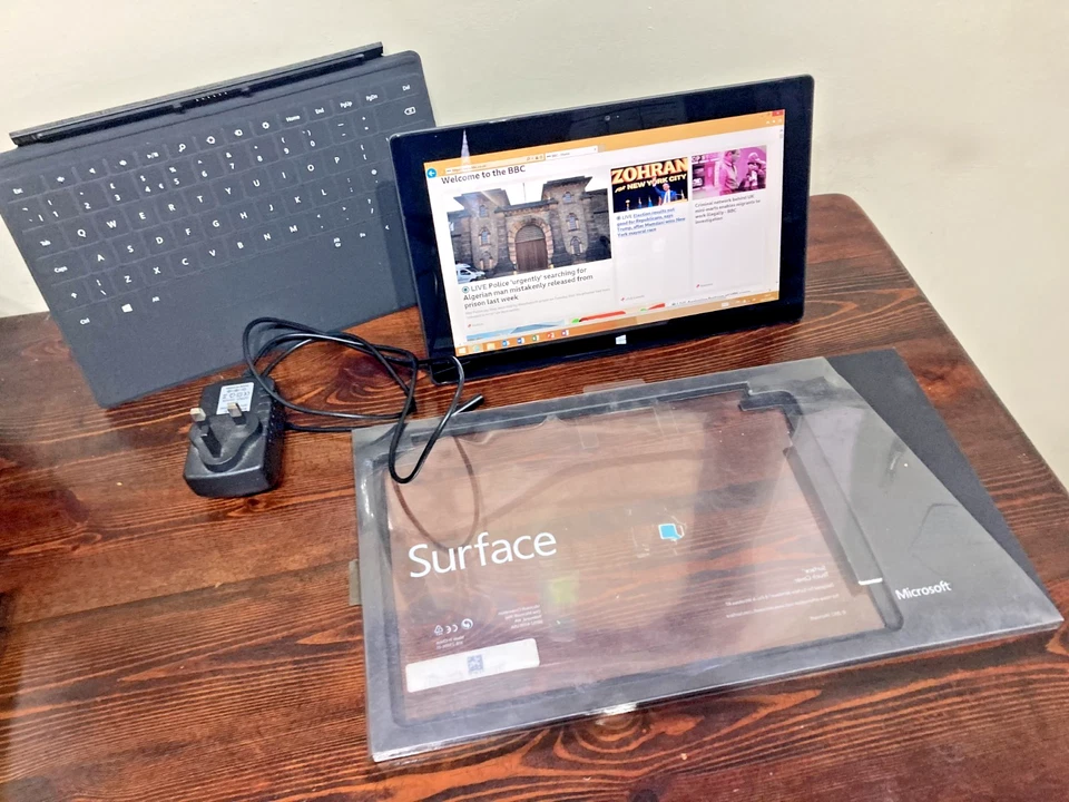 Microsoft Surface RT 8.1 32GB 2GB RAM touchscreen keyboard Wi-Fi 10.6-inch - Image 1 of 4