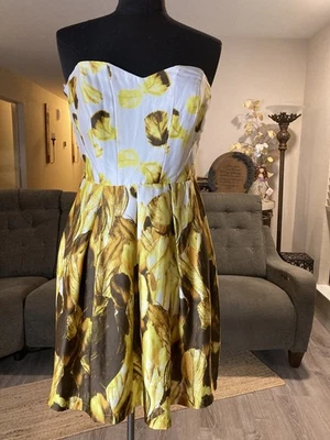 Vestido floral amarillo Love 21 para mujer talla L sin tirantes Foto 1 de 3