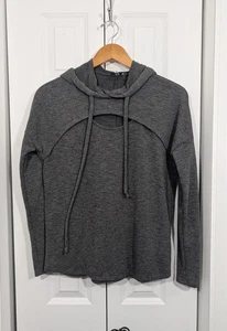 Suéter gris con capucha White Birch para mujer talla pequeña - Imagen 1 de 4