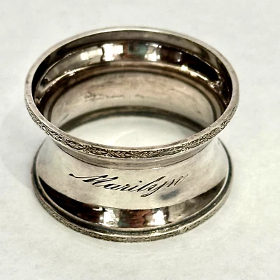 ANTIGUO ANILLO SERVILLETA LEÓN RAMPANTE PLATA ESTERLINA 25 R PERSONALIZADO MARILYN Foto 1 de 4
