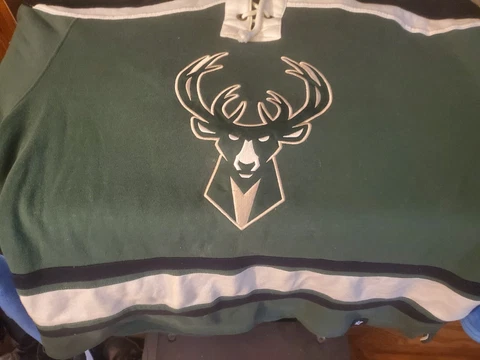 Milwaukee Bucks 47 Brand  Superior Lacer Hoodie Hockey Style Logo Size L Cover