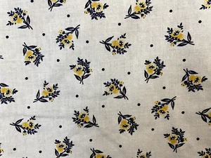 VINTAGE WHITE FLORAL COTTON FABRIC - RETRO MID CENTURY DRESSMAKING CAMPER-VAN - Picture 1 of 5