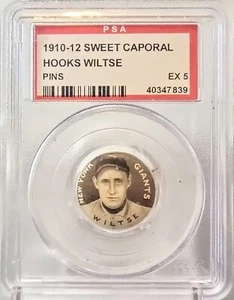 SELTENE 1910-12 SÜSSE KAPORAL BASEBALL ANSTECKNADELN HAKEN WILTSE PSA 5 EX ~NEW YORK GIANTS~ - Bild 1 von 2