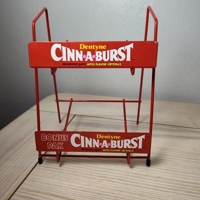 Estante de exhibición vintage de alambre de goma Dentyne CinnABurst metal rojo publicidad de 2 niveles Foto 1 de 4