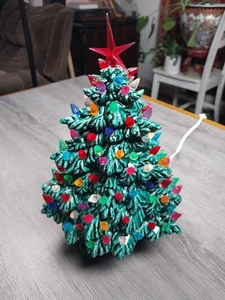 Vintage Keramik grün Weihnachtsbaum beflockt 10 Zoll bunte Lichter mit Sockel - Bild 1 von 8
