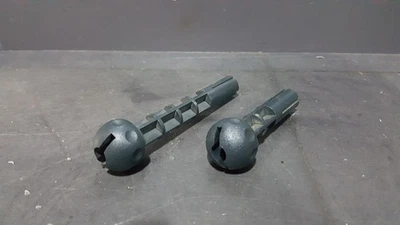 2x Vis Fixation Feu Arrière RENAULT Kangoo 1  Phase 1 - Photo 1/4