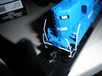 Conrail -   GP-7     W/ DCC & Sound #5833 - Image 1 of 2