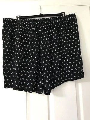Pantalones Cortos Pull-on Torrid #feel the fit Estampado Negro Talla 3/3X Foto 1 de 3
