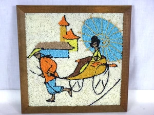 De colección Mediados de Siglo Grava Guijarro Arte Asiático Rickshaw Motivo 11.25" x 11.25" - Imagen 1 de 7