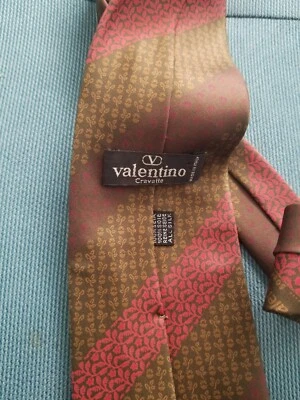 Мужской коричневый полосатый галстук Valentino Cravatte 100% шелк сделано в Италии... ВИНТАЖНЫЙ. - Изображение 1 из 4