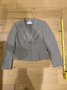 Calvin Klein Stretch Crop Blazer - Grey (Women’s US 8P) (Small Stain See Pics) - Picture 1 of 11