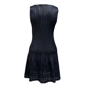 Abito smanicato blu navy PLEATS PLEASE ISSEY MIYAKE ricamo pizzo taglia 3 JP - Foto 1 di 19