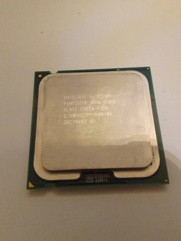 Cpu Intel Pentium Dual Core E5200 SLAY7 2.50Ghz/2M/800/06 socket 775 - Immagine 1 di 1