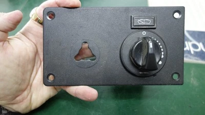 Kenworth Dash Panel s64-1297-111 带 Wiper 开关 — 第 1/3 张图片