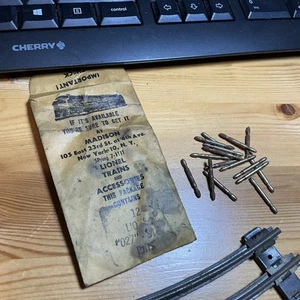 14 VINTAGE LIONEL STEEL TRACK PINS FOR O GAUGE TRACK - Picture 1 of 4
