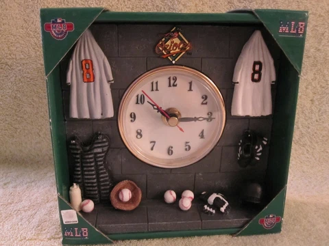 MLB Sports Team Resin Table Top Clock. Baltimore Orioles Cover