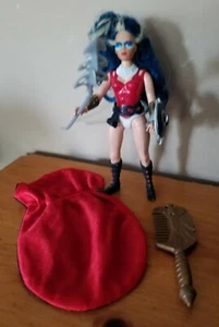 Golden Girl VULTURA Action Figure + Spear, Belt, Cape, Shield (Galoob, 1984) - Picture 1 of 5