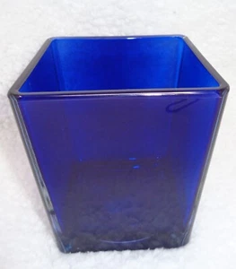 TELEFLORA GESCHENK Kobaltblau Quadratische Vase 5" (Polen) - Bild 1 von 5