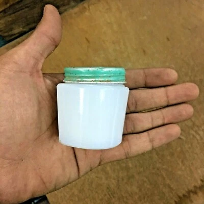 Antigua botella de vidrio lechoso vintage decorativa coleccionable (hecha en Inglaterra) Foto 1 de 4