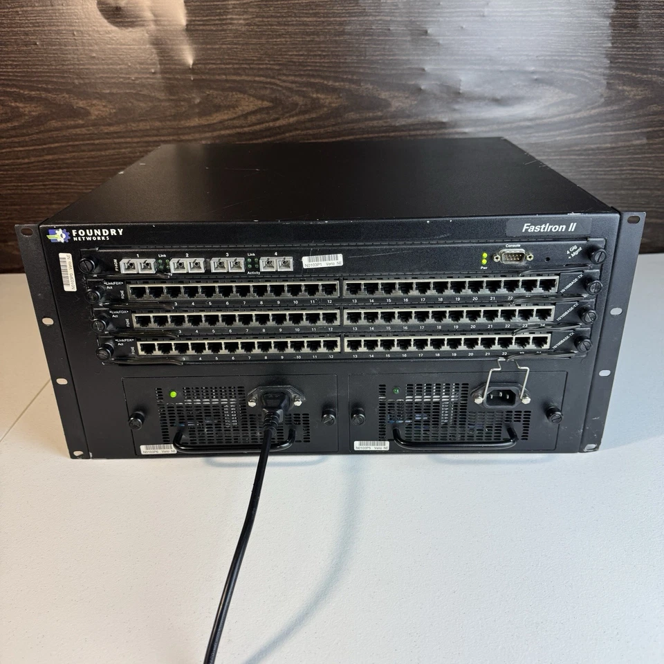 Foundry Networks B4000 FastIron 2 FI7204 S/N 1154 - Image 1 of 4