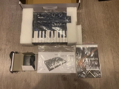 NEU Arturia Microbrute analog Synthesizer in OVP - Bild 1 von 3
