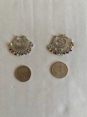 Pendientes Hobo Confeti Aro Metal Color Plata Colorido Divertido Filigrana  Foto 1 de 4