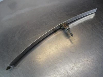 EB1391 2006 06 FERRARI F430 PUERTA DERECHA VENTANA DELANTERA GUÍA PISTA Foto 1 de 4