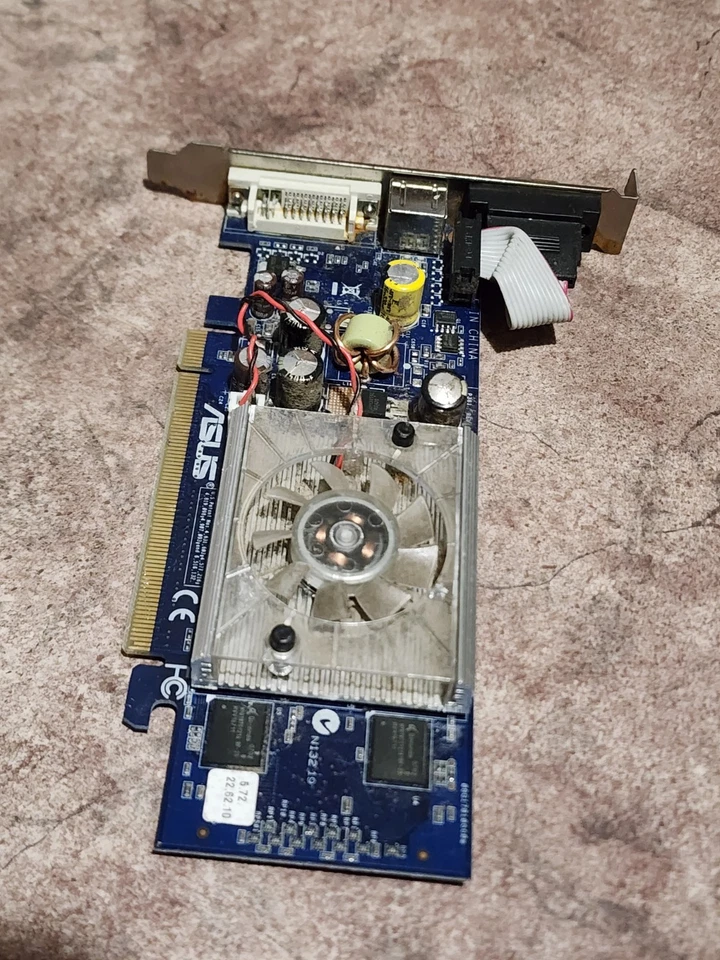 ASUS GeForce 7300GS - UNKNOWN CONDITION - image 1 of 2