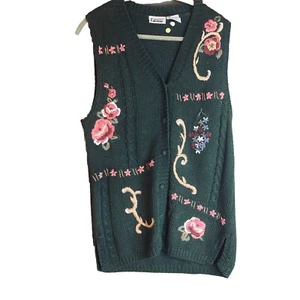 VTG Capacity Woman's Green Knit Embellished Petite M Knit Vest 19x28 - Picture 1 of 9