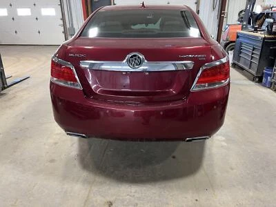 10-13 CUBIERTA PARACHOQUES TRASERO BUICK LACROSSE CON ASISTENCIA DE ESTACIONAMIENTO TRASERO ROJO JOYA GAQ Foto 1 de 4