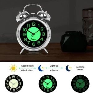 Sveglia Analogica Batteria Silenziosa Da Comodino Con Luce Snooze, Luce Notturna - Foto 1 di 10