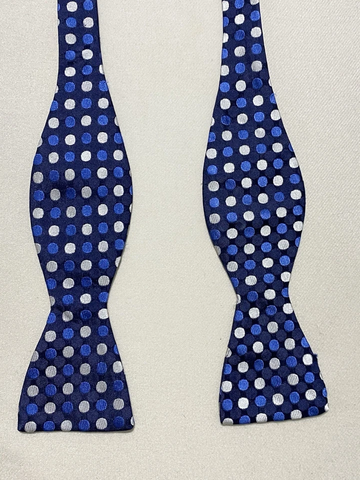 Pajarita Nicole Miller azul seda para hombre patrón de lunares M en China excelente estado Foto 1 de 4