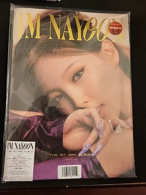 IM NAYEON The 1st Mini Album Version 01 Foto 1 de 2