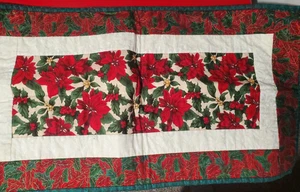 Corredor de mesa reversible acolchado navideño hecho a mano 31" x 16,5" - Imagen 1 de 3