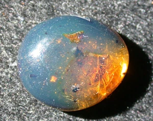 Bellissimo fossile di ambra birmana BLU cielo con insetti dell'età dei dinosauri - Foto 1 di 18