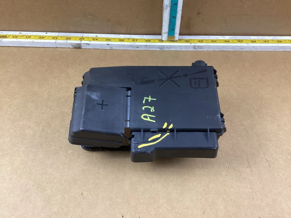 Cadillac ATS 2013-2019 carrocería trasera batería cable positivo conexión caja de fusibles OEM Foto 1 de 4