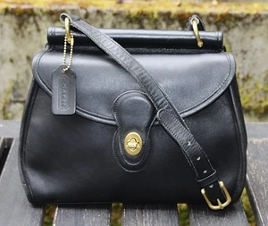 Coach Vintage - Logan Crossbody Bag 9907, Black + Brass Turnlock, USA 1980s - Bild 1 von 11