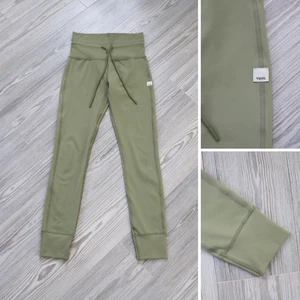 Leggings Vuori Daily donna XS verde palude vita alta coulisse logo elasticizzato - Foto 1 di 7