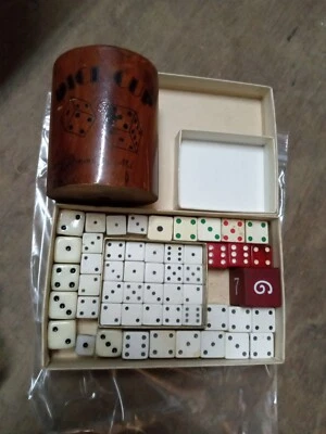 Lote de dados vintage 51 piezas de madera casino mini baquelita grande?  Foto 1 de 4
