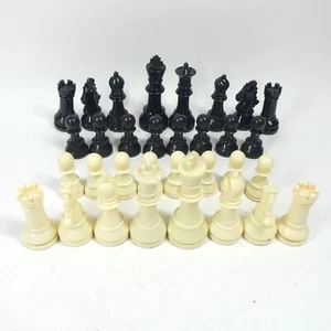 Staunton Design Weighted Chess Pieces Set Plastic Vintage Classic - Picture 1 of 11
