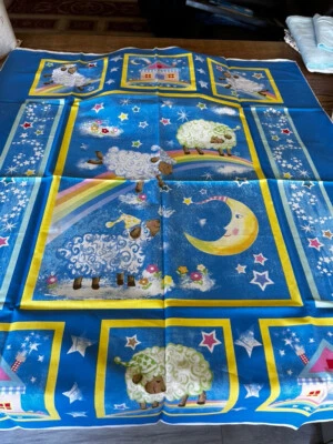 Sleepy Time Oveja, Luna, Estrellas y Arco Iris en Panel de Cuna Azul Tela Corron Fuera de Stock Foto 1 de 4