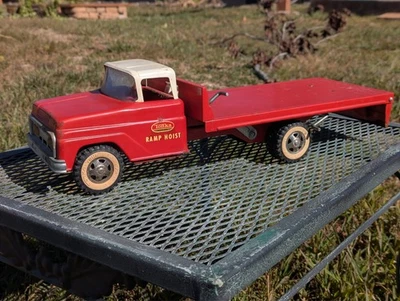 Elevador de rampa Tonka años 60 plataforma remolque acero prensado bonito rojo original 1963 Foto 1 de 4